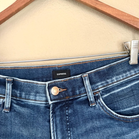 Express High Rise Dark Wash Denim Raw Hem Shortie Shorts Blue Size 8 NWT - Picture 3 of 5